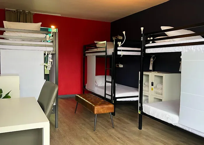 Bposhtels Houston Hostel